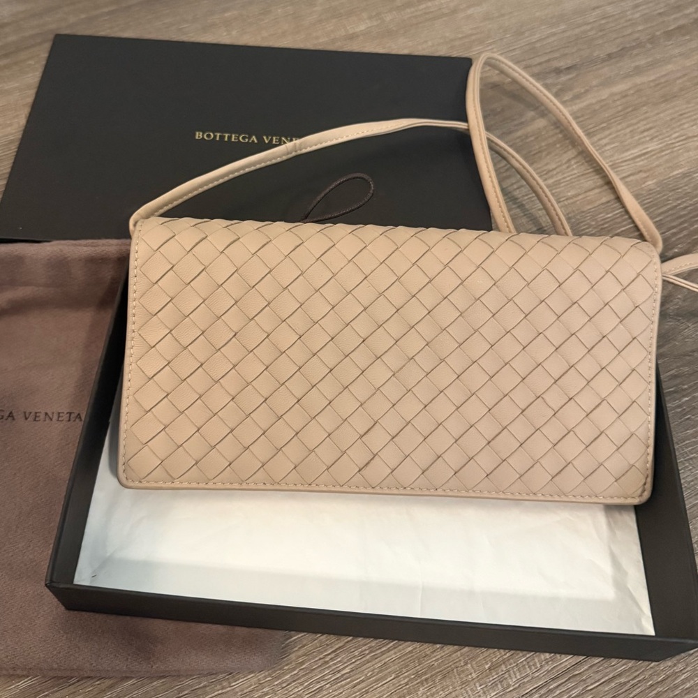 NEW Bottega Veneta Beige Intrecciato Leather Clutch